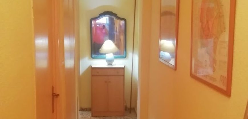 Descubre este encantador piso en planta baja ubicado en la zona de pueblo