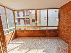 Amplio piso de aproximadamente 90 m², ubicado en la 3ª planta el edificio dispone de ascensor