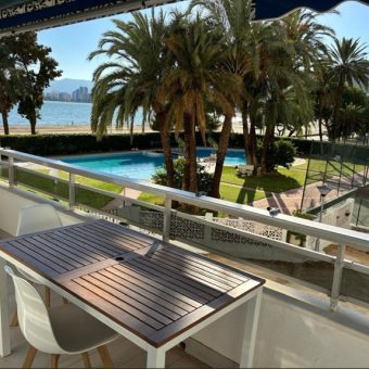 Fabuloso apartamento de 70 m² totalmente reformado y amueblado, situado en primera línea de playa en el corazón de El Racó, Cullera