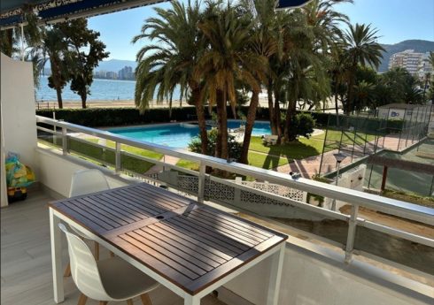Fabuloso apartamento de 70 m² totalmente reformado y amueblado, situado en primera línea de playa en el corazón de El Racó, Cullera