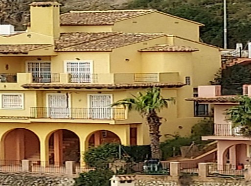 Magnifica casa de 250 m2 construidos sobre una parcela de 400 m2 en la prestigiosa Urbanización Cap Blanc en Cullera