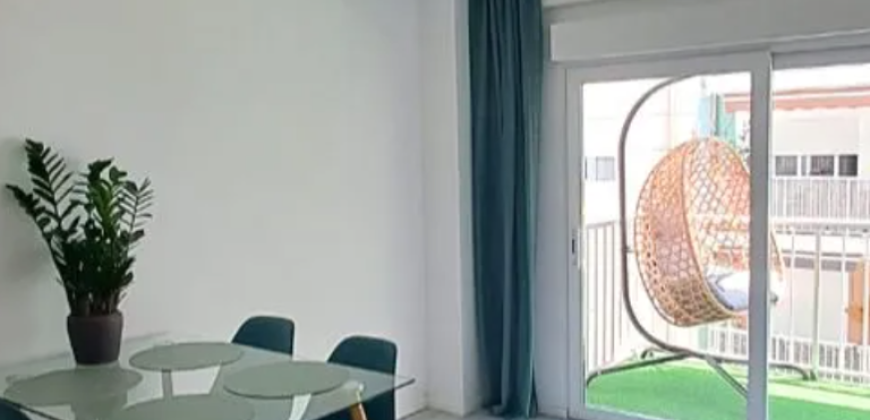 Maravilloso apartamento totalmente reformado, está ubicado en la 3ª planta,
