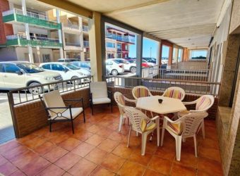 Casa unifamiliar de dos plantas. 160m cuadrados, 4 habitaciones dobles, 2 baños completos, 1 aseo y 3 amplias terrazas
