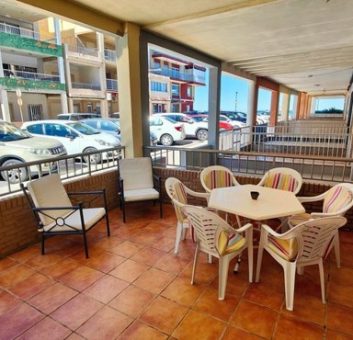 Casa unifamiliar de dos plantas. 160m cuadrados, 4 habitaciones dobles, 2 baños completos, 1 aseo y 3 amplias terrazas