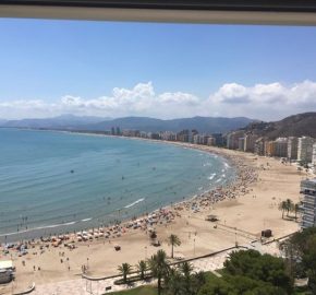 Apartamento en primera línea de playa. Ubicado en la planta 17ª en una de las urbanizaciones más exclusivas de Cullera