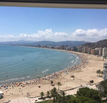 Apartamento en primera línea de playa. Ubicado en la planta 17ª en una de las urbanizaciones más exclusivas de Cullera