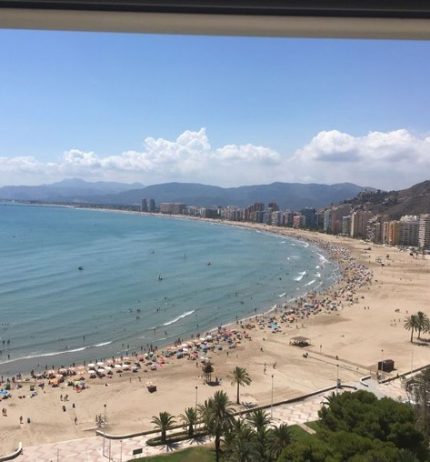Apartamento en primera línea de playa. Ubicado en la planta 17ª en una de las urbanizaciones más exclusivas de Cullera