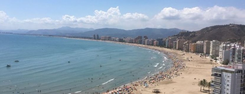 Apartamento en primera línea de playa. Ubicado en la planta 17ª en una de las urbanizaciones más exclusivas de Cullera