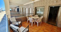 Casa unifamiliar de dos plantas. 160m cuadrados, 4 habitaciones dobles, 2 baños completos, 1 aseo y 3 amplias terrazas