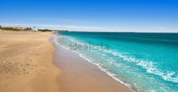 Fabuloso apartamento de 70 m² totalmente reformado y amueblado, situado en primera línea de playa en el corazón de El Racó, Cullera