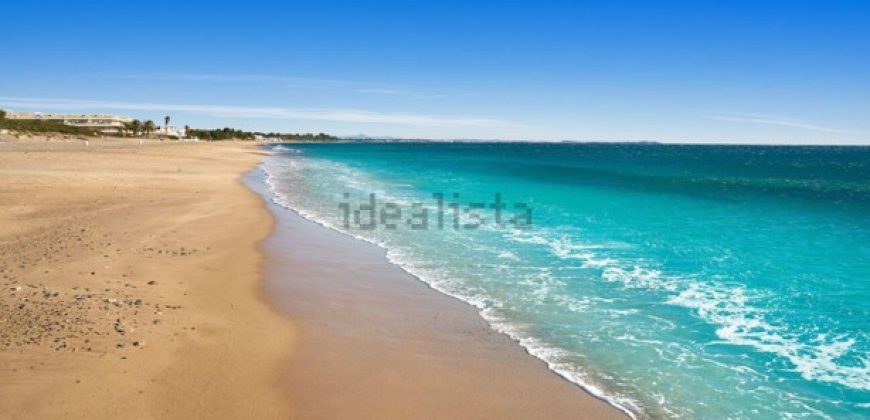 Fabuloso apartamento de 70 m² totalmente reformado y amueblado, situado en primera línea de playa en el corazón de El Racó, Cullera