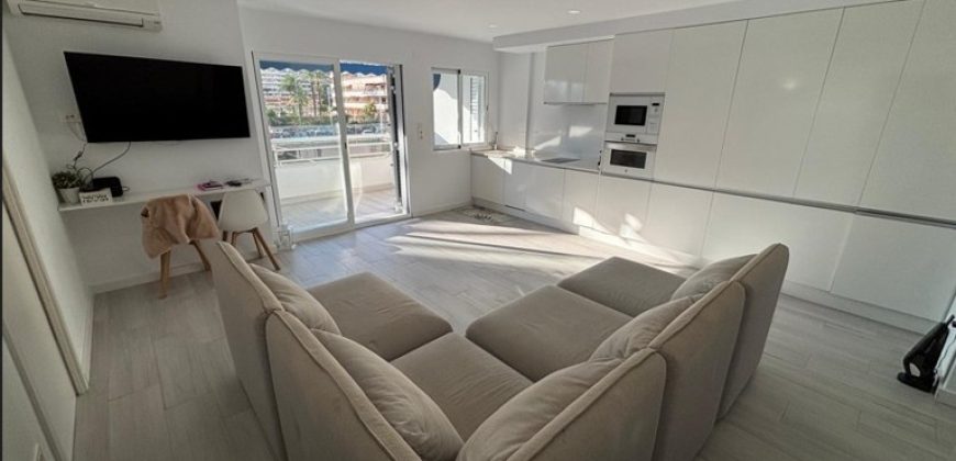 Fabuloso apartamento de 70 m² totalmente reformado y amueblado, situado en primera línea de playa en el corazón de El Racó, Cullera