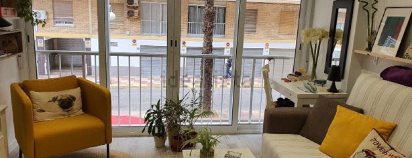 Fantástico apartamento totalmente reformado en San Antonio, con vistas laterales al mar y listo para entrar a vivir