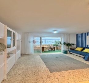 Maravilloso apartamento en la playa de Sant Antoni, situado en una 1ª planta, el edificio dispone de ascensor