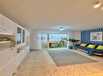 Maravilloso apartamento en la playa de Sant Antoni, situado en una 1ª planta, el edificio dispone de ascensor