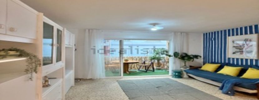 Maravilloso apartamento en la playa de Sant Antoni, situado en una 1ª planta, el edificio dispone de ascensor
