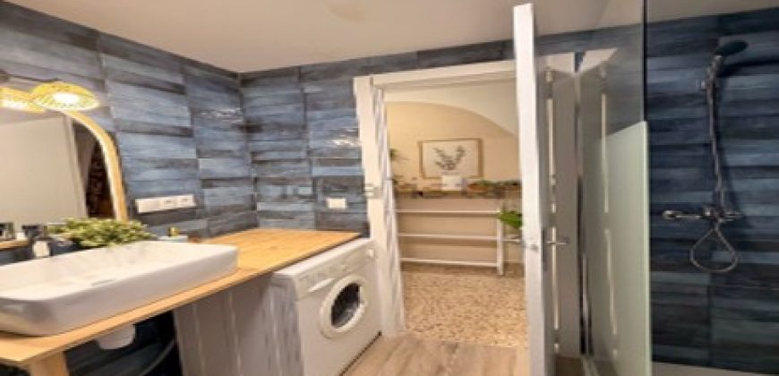 Maravilloso apartamento en la playa de Sant Antoni, situado en una 1ª planta, el edificio dispone de ascensor
