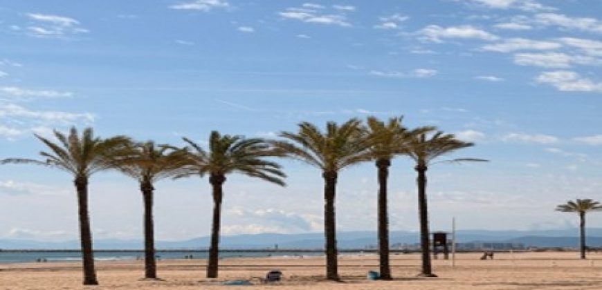 Maravilloso apartamento en la playa de Sant Antoni, situado en una 1ª planta, el edificio dispone de ascensor