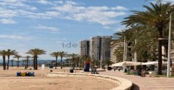 Maravilloso apartamento en la playa de Sant Antoni, situado en una 1ª planta, el edificio dispone de ascensor