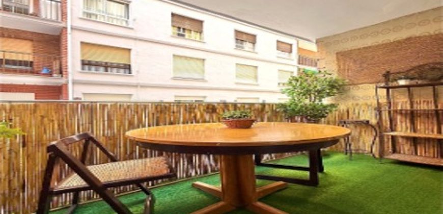 Maravilloso apartamento en la playa de Sant Antoni, situado en una 1ª planta, el edificio dispone de ascensor