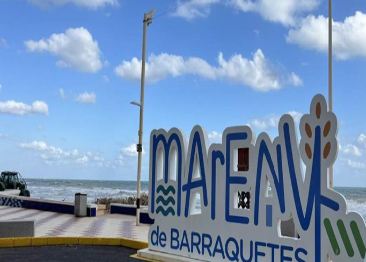 Descubre este espectacular piso en primera línea de playa, ubicado en la novena planta de una urbanización moderna con todos los servicios.