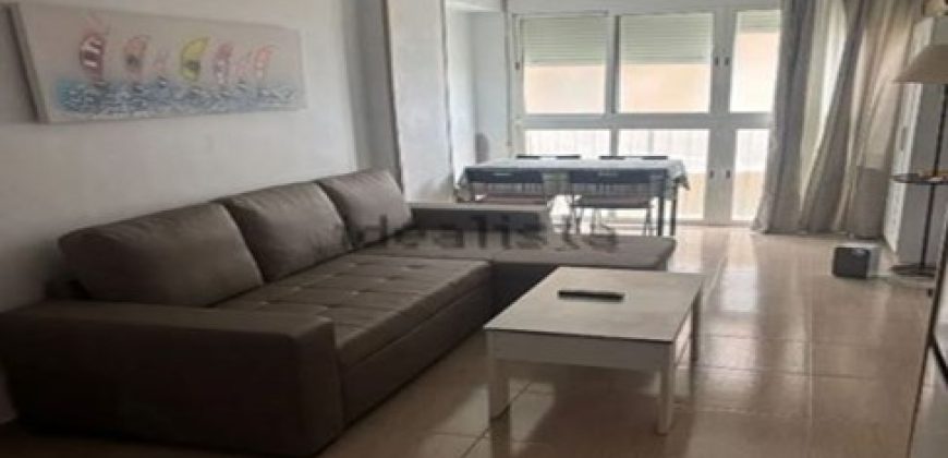 Este espectacular apartamento ubicada en la segunda planta te ofrece la vida costera que siempre has soñado.