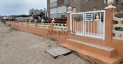 Este espectacular apartamento ubicada en la segunda planta te ofrece la vida costera que siempre has soñado.