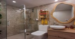 Fabuloso apartamento totalmente reformado ubicada en la tercera planta de un edificio con ascensor, lo que garantiza comodidad y accesibilidad