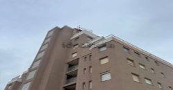 Este espectacular apartamento ubicada en la segunda planta te ofrece la vida costera que siempre has soñado.