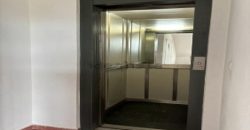 Fabuloso apartamento totalmente reformado ubicada en la tercera planta de un edificio con ascensor, lo que garantiza comodidad y accesibilidad