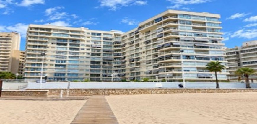 Espectacular apartamento situado en quinta planta del Edificio Edén, en primera línea de la playa del Racó de Cullera