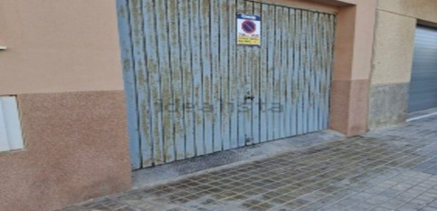 Fabuloso apartamento totalmente reformado ubicada en la tercera planta de un edificio con ascensor, lo que garantiza comodidad y accesibilidad