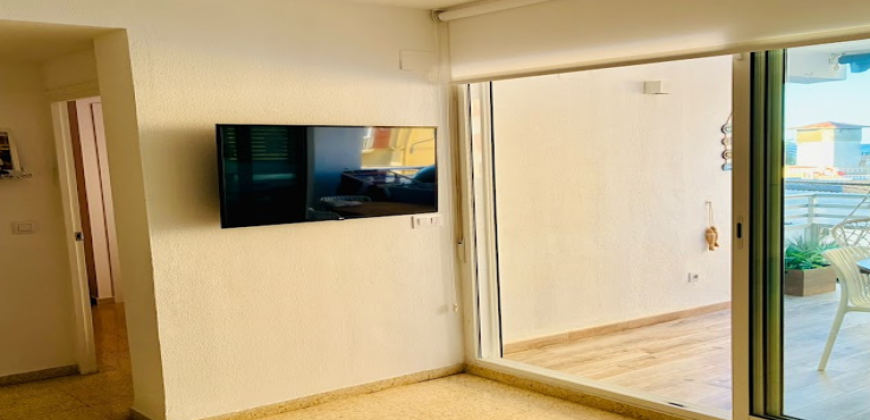 Magnífico piso en primera línea de playa ubicado en una urbanización con acceso directo a la playa