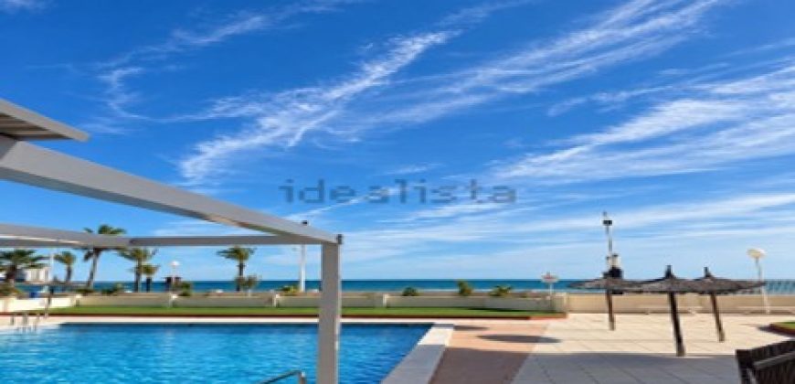 Espectacular apartamento situado en quinta planta del Edificio Edén, en primera línea de la playa del Racó de Cullera