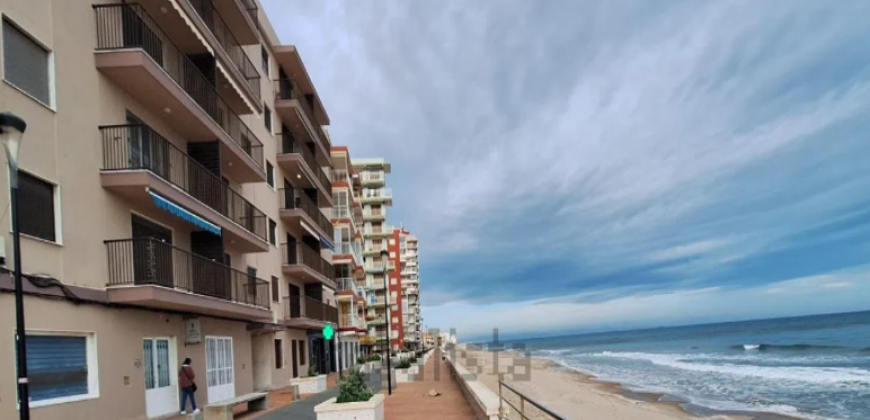 Fabuloso apartamento totalmente reformado ubicada en la tercera planta de un edificio con ascensor, lo que garantiza comodidad y accesibilidad