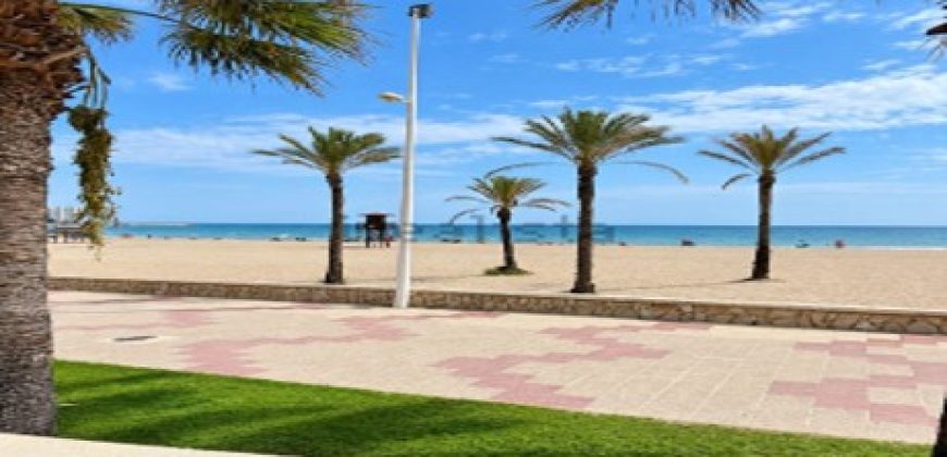 Espectacular apartamento situado en quinta planta del Edificio Edén, en primera línea de la playa del Racó de Cullera