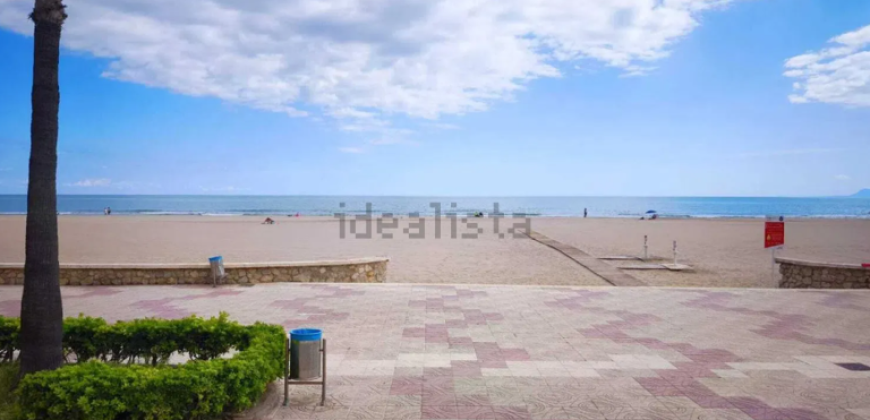 Espectacular apartamento ubicado en primera línea de playa en El Racó de Cullera