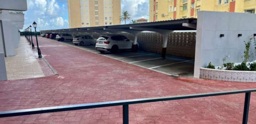 Magnífico piso en primera línea de playa ubicado en una urbanización con acceso directo a la playa
