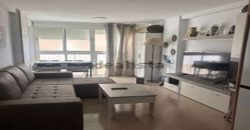 Este espectacular apartamento ubicada en la segunda planta te ofrece la vida costera que siempre has soñado.