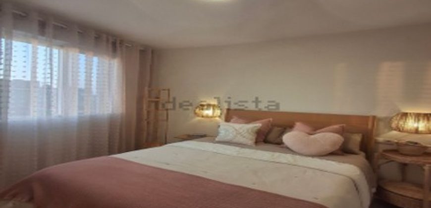Fabuloso apartamento totalmente reformado ubicada en la tercera planta de un edificio con ascensor, lo que garantiza comodidad y accesibilidad