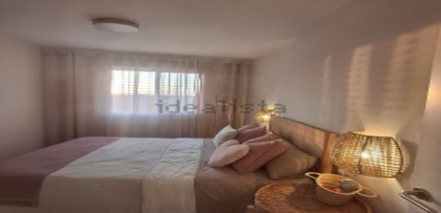 Fabuloso apartamento totalmente reformado ubicada en la tercera planta de un edificio con ascensor, lo que garantiza comodidad y accesibilidad
