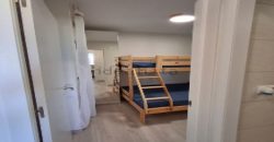 Fabuloso apartamento totalmente reformado ubicada en la tercera planta de un edificio con ascensor, lo que garantiza comodidad y accesibilidad