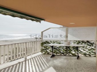 Espectacular piso ubicado en la 7ª planta con vistas privilegiadas al mar que te enamorará desde el primer momento