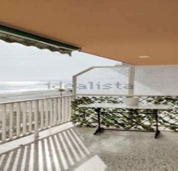 Espectacular piso ubicado en la 7ª planta con vistas privilegiadas al mar que te enamorará desde el primer momento