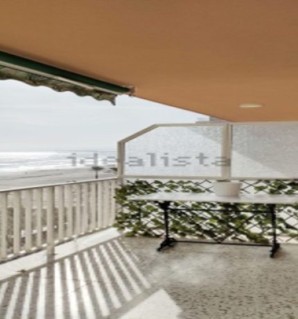 Espectacular piso ubicado en la 7ª planta con vistas privilegiadas al mar que te enamorará desde el primer momento